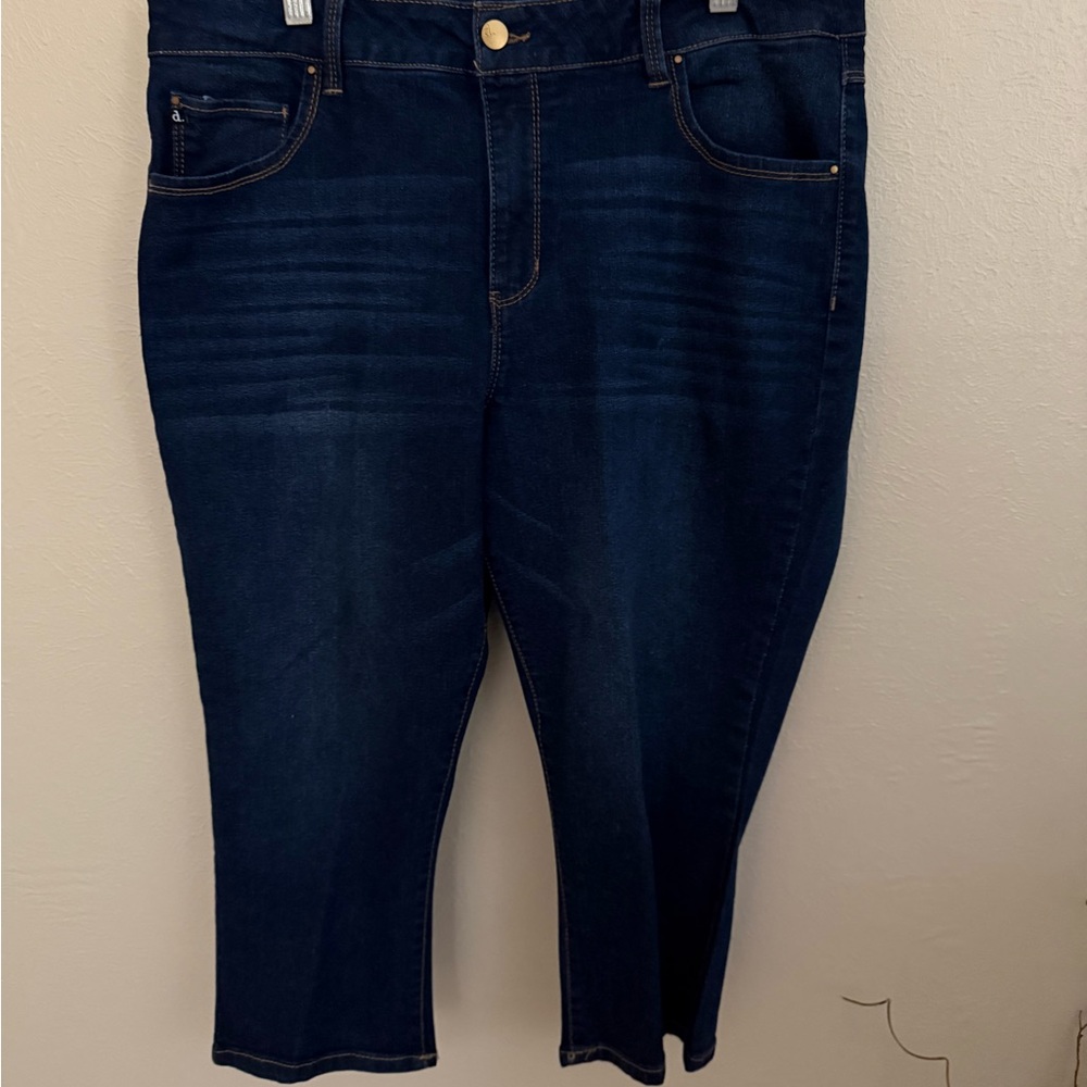 Women's Dark Blue Capri Jeans